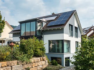 Blockhaus D176 Becker von Frammelsberger R. Ingenieur-Holzbau, Satteldach-Klassiker Außenansicht 2