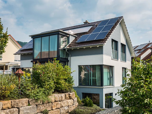 Blockhaus D176 Becker von Frammelsberger R. Ingenieur-Holzbau, Satteldach-Klassiker Außenansicht 2