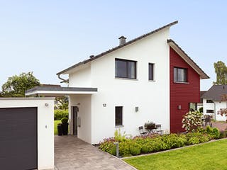 Blockhaus D183 Eisele von Frammelsberger R. Ingenieur-Holzbau, Pultdachhaus Außenansicht 2