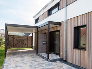 Blockhaus D183 MH Mülheim-Kärlich von Frammelsberger R. Ingenieur-Holzbau, Satteldach-Klassiker Außenansicht 3