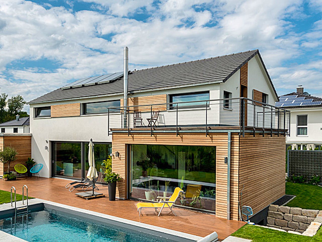 Blockhaus D188 Hertfelder‐Siegel von Frammelsberger R. Ingenieur-Holzbau, Satteldach-Klassiker Außenansicht 1