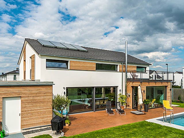 Blockhaus D188 Hertfelder‐Siegel von Frammelsberger R. Ingenieur-Holzbau, Satteldach-Klassiker Außenansicht 2