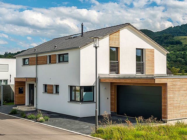 Blockhaus D188 Hertfelder‐Siegel von Frammelsberger R. Ingenieur-Holzbau, Satteldach-Klassiker Außenansicht 3