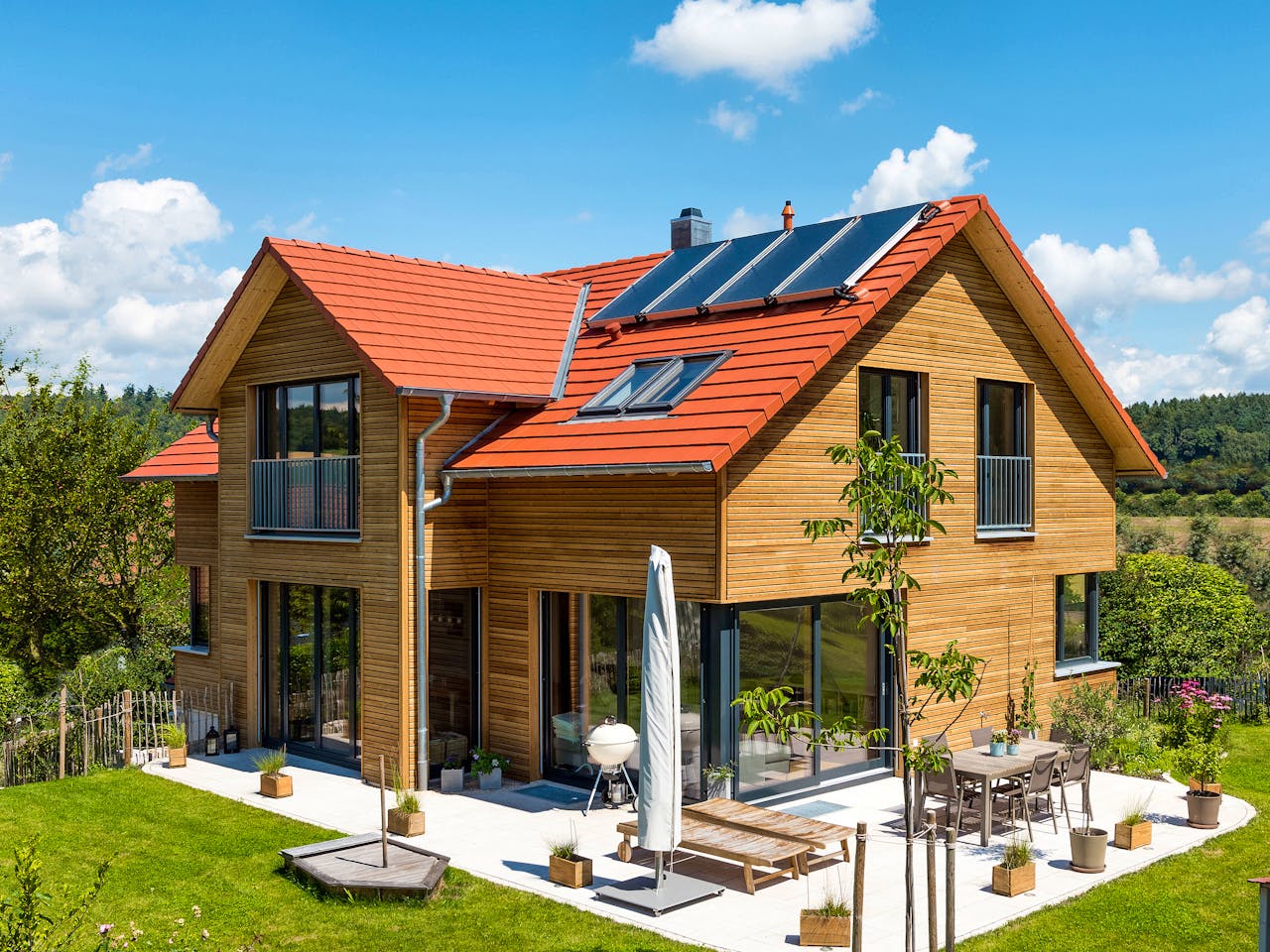 Blockhaus D193-Überlingen von Frammelsberger R. Ingenieur-Holzbau, Satteldach-Klassiker Außenansicht 1