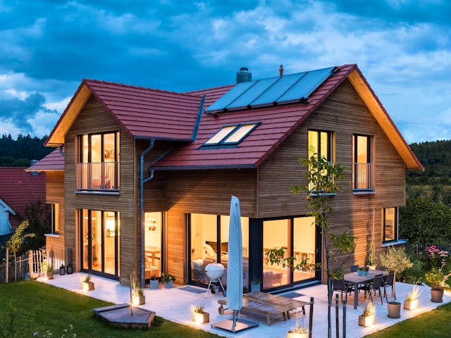 Blockhaus D193-Überlingen von Frammelsberger R. Ingenieur-Holzbau, Satteldach-Klassiker Außenansicht 4