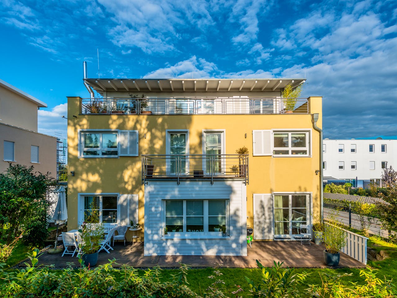 Blockhaus D243 Schmidt von Frammelsberger R. Ingenieur-Holzbau, Cubushaus Außenansicht 1