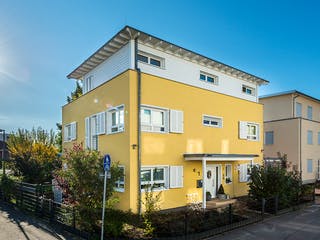 Blockhaus D243 Schmidt von Frammelsberger R. Ingenieur-Holzbau, Cubushaus Außenansicht 2