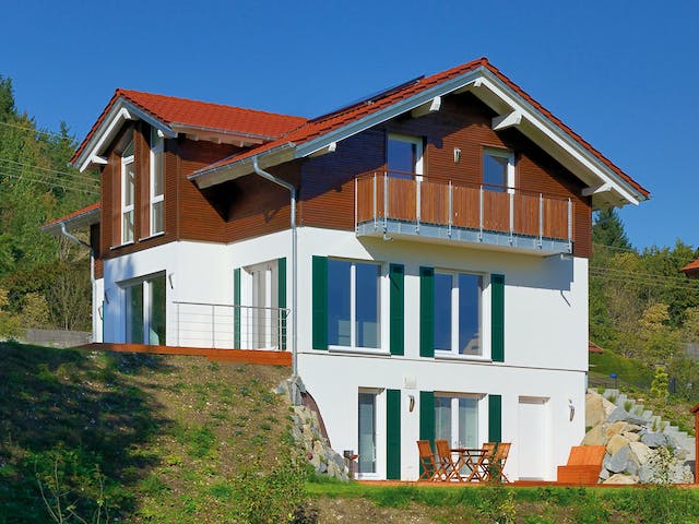 Fertighaus Döring von WEISS Holzhausbau und Haustechnik Schlüsselfertig ab 261000€, Satteldach-Klassiker Außenansicht 2