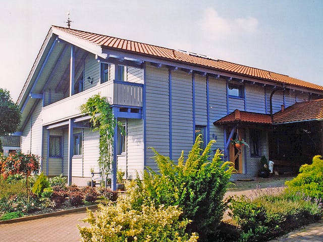Fertighaus Haus 4 von Dörr Bio-Holzhaus, Satteldach-Klassiker Außenansicht 4