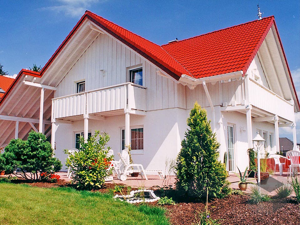 Fertighaus Haus 6 von Dörr Bio-Holzhaus, Satteldach-Klassiker Außenansicht 1