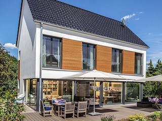 Massivhaus Haus Zacher von Dümer Massivbau, Satteldach-Klassiker Außenansicht 1