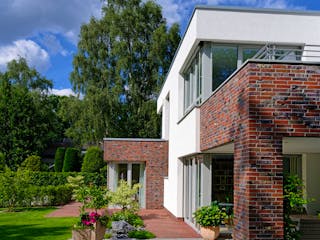 Massivhaus Haus H. von planen + bauen, Stadtvilla Außenansicht 3