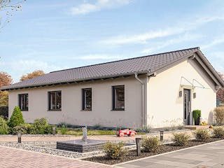 Fertighaus Bungalow B88-130-G von EBH Haus Schlüsselfertig ab 254700€, Bungalow Außenansicht 2