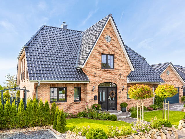 Massivhaus Friesenhaus 200 von ECO System HAUS Schlüsselfertig ab 425900€, Satteldach-Klassiker Außenansicht 2