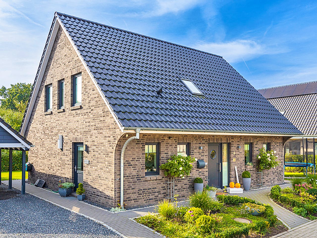 Massivhaus Vario-Haus 130 von ECO System HAUS Schlüsselfertig ab 282700€, Satteldach-Klassiker Außenansicht 1