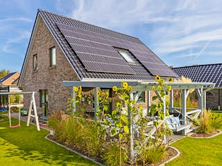 Massivhaus Vario-Haus 130 von ECO System HAUS Schlüsselfertig ab 282700€, Satteldach-Klassiker Außenansicht 2