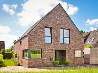 Massivhaus Vario-Haus 140 von ECO System HAUS Schlüsselfertig ab 286000€, Satteldach-Klassiker Außenansicht 3