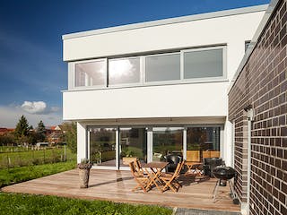 Massivhaus Bauhaus-Modern Classic 180 von ECO System HAUS, Cubushaus Außenansicht 4