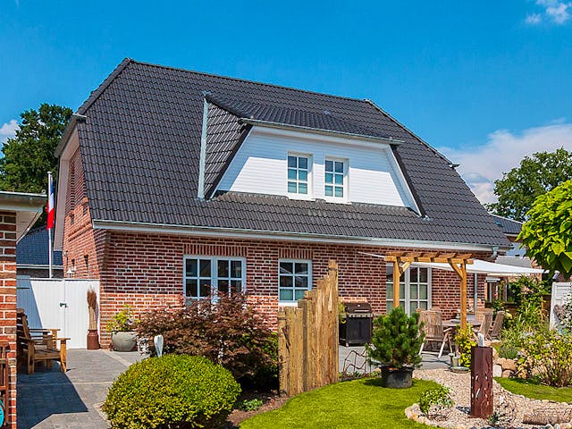 Massivhaus Friesenhaus 160 von ECO System HAUS Schlüsselfertig ab 335800€, Satteldach-Klassiker Außenansicht 2