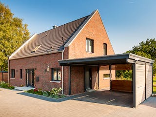 Massivhaus Giebelhaus 170 von ECO System HAUS, Satteldach-Klassiker Außenansicht 2