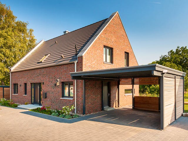 Massivhaus Giebelhaus 170 von ECO System HAUS Schlüsselfertig ab 366000€, Satteldach-Klassiker Außenansicht 2