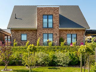 Massivhaus Giebelhaus 170 von ECO System HAUS, Satteldach-Klassiker Außenansicht 3
