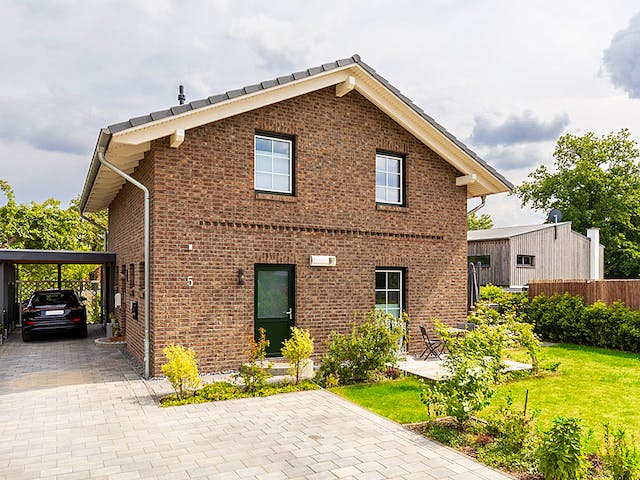 Massivhaus Scheunenhaus 130 von ECO System HAUS, Satteldach-Klassiker Außenansicht 3