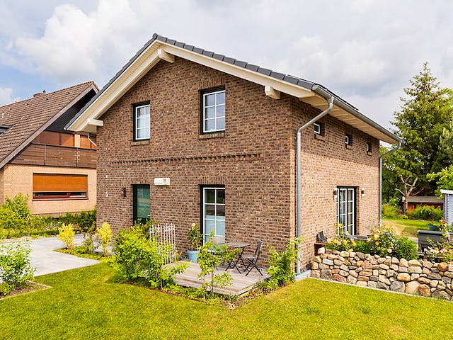 Massivhaus Scheunenhaus 130 von ECO System HAUS, Satteldach-Klassiker Außenansicht 4