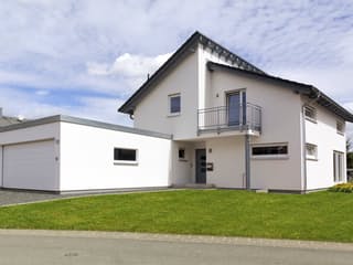 Fertighaus Edition 141 von Wolf-Haus Schlüsselfertig ab 324836€, Pultdachhaus Außenansicht 2