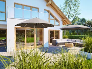 Massivhaus Entwurf NB195 von FAVORIT Massivhaus, Satteldach-Klassiker Außenansicht 26