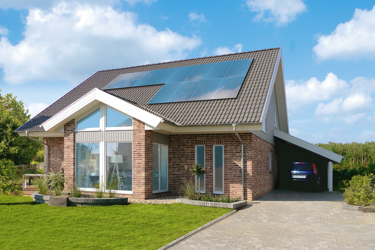 Nordisches Haus mit Solaranlage