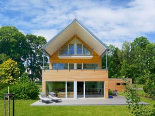 Fertighaus Erstling - Kundenhaus von Bau-Fritz Schlüsselfertig ab 850000€, Satteldach-Klassiker Außenansicht 4