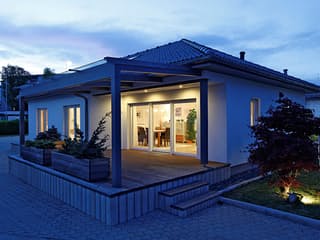 Fertighaus Family VII Emotion von Vario-Haus - Österreich Schlüsselfertig ab 210311€, Bungalow Außenansicht 5