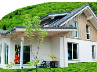 Fertighaus Feldberg von TIROLIA Ausbauhaus ab 169000€, Satteldach-Klassiker Außenansicht 1