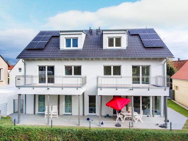 Fertighaus Dreifamilienhaus 324 von FischerHaus Schlüsselfertig ab 1155607€, Satteldach-Klassiker Außenansicht 1 Fertighaus Dreifamilienhaus 324 von FischerHaus Schlüsselfertig ab 1155607€, Satteldach-Klassiker Außenansicht 1