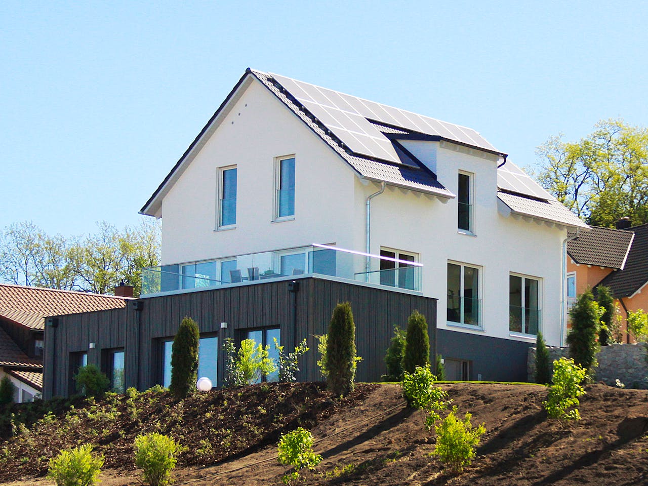 Fertighaus Musterhaus Seegarten von FischerHaus Schlüsselfertig ab 435784€, Satteldach-Klassiker Außenansicht 1