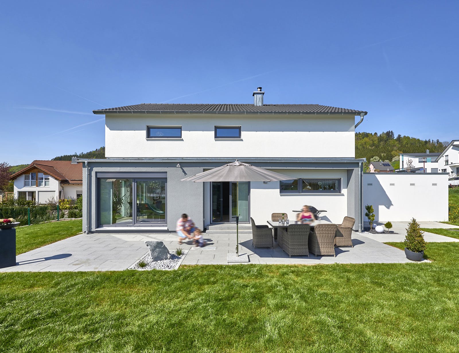 Fertighaus Haus Elsa von Fertighaus WEISS Schlüsselfertig ab 406000€, Satteldach-Klassiker Außenansicht 3