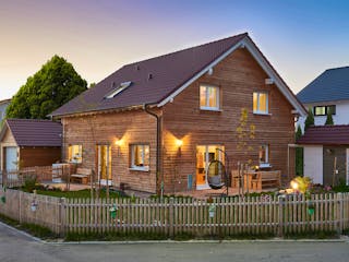Fertighaus Haus Schmahlfeldt von Fertighaus WEISS Schlüsselfertig ab 468710€, Satteldach-Klassiker Außenansicht 1