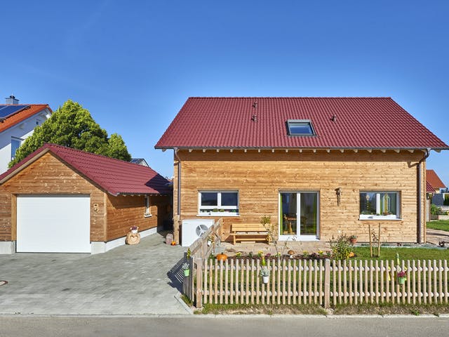 Fertighaus Haus Schmahlfeldt von Fertighaus WEISS Schlüsselfertig ab 440982€, Satteldach-Klassiker Außenansicht 2