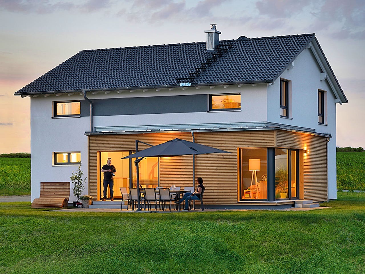 Fertighaus Haus Grauer von WEISS Holzhaus Schlüsselfertig ab 461203€, Satteldach-Klassiker Außenansicht 1