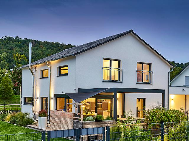 Fertighaus Haus Groß von Fertighaus WEISS Schlüsselfertig ab 497057€, Satteldach-Klassiker Außenansicht 1