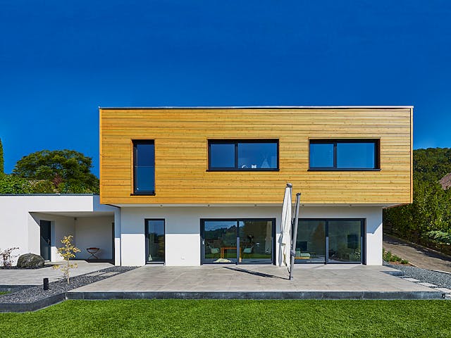 Fertighaus Haus Haberstumpf von WEISS Holzhaus Schlüsselfertig ab 615485€, Cubushaus Außenansicht 2