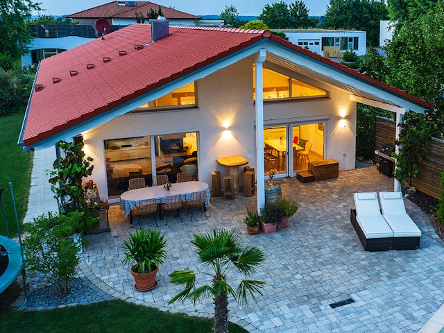 Fertighaus Haus Seiler von WEISS Holzhaus Schlüsselfertig ab 428875€, Bungalow Außenansicht 3