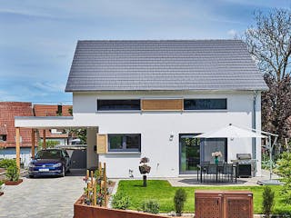 Fertighaus Haus Veith von Fertighaus WEISS Schlüsselfertig ab 395341€, Satteldach-Klassiker Außenansicht 2