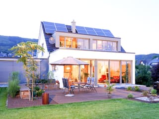 Fertighaus Figgen von Becker 360 Schlüsselfertig ab 410400€, Satteldach-Klassiker Außenansicht 7