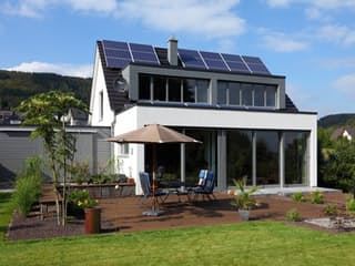 Fertighaus Figgen von Becker 360 Schlüsselfertig ab 410400€, Satteldach-Klassiker Außenansicht 1