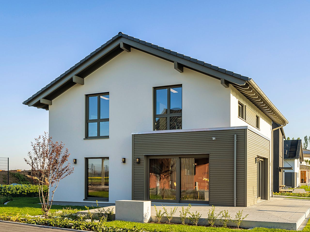 Fertighaus MH Schwarzwald - ARTIS 400 von FingerHaus Schlüsselfertig ab 456895€, Satteldach-Klassiker Außenansicht 1