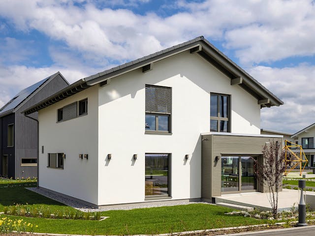 Fertighaus MH Schwarzwald - ARTIS 400 von FingerHaus Schlüsselfertig ab 456895€, Satteldach-Klassiker Außenansicht 2