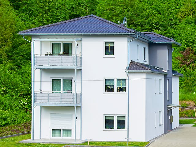 Fertighaus Mehrfamilienhaus mit 6 Wohneinheiten von FINGERHUT-HAUS Zwei- & Mehrfamilienhäuser, Stadtvilla Außenansicht 1