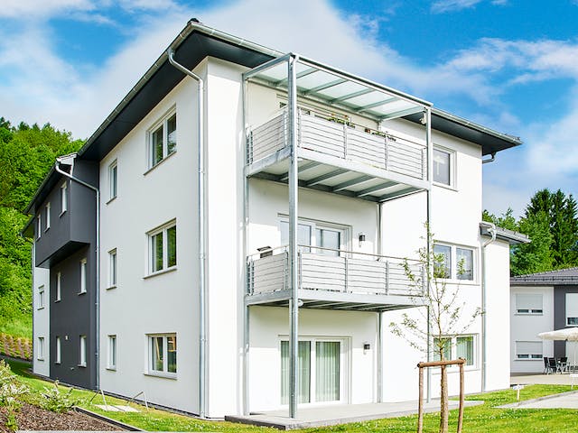 Fertighaus Mehrfamilienhaus mit 6 Wohneinheiten von FINGERHUT-HAUS Zwei- & Mehrfamilienhäuser, Stadtvilla Außenansicht 3